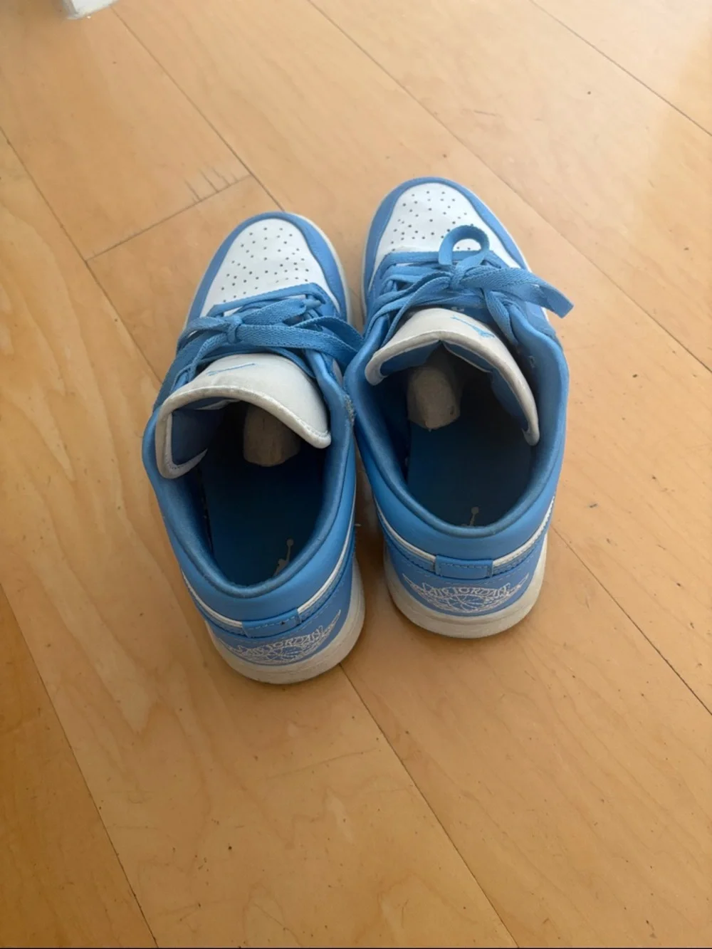 Nike Air Jordan 1 Low - UNC - Picture 4 of 5
